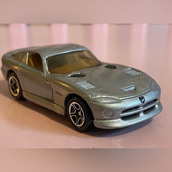 Vintage Matchbox Gray 1995 Dodge Viper GTS 1:64 - Picture 4 of 9
